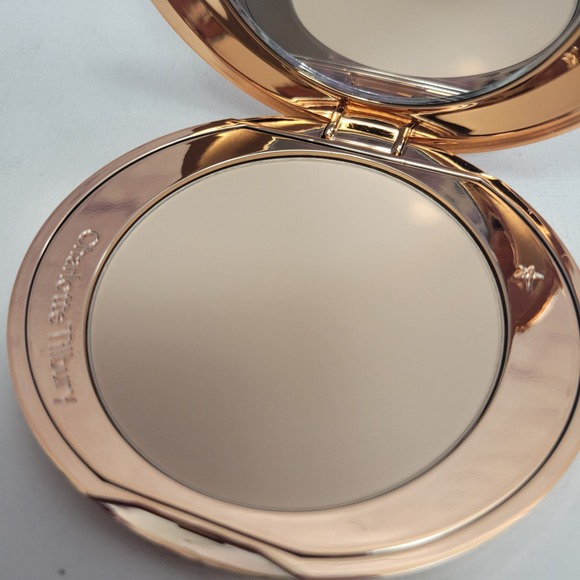 NEW Charlotte Tilbury Airbrush Flawless Finish Skin Perfecting Powder 1 Fair - Picture 3 of 5